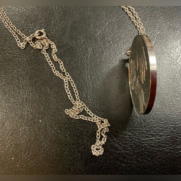 Franklin Mint: vintage (1973) Mother’s Day silver coin pendant and silver chain. - Picture 6 of 9